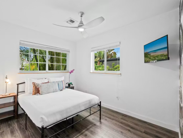 Luxurious Fort Lauderdale River Access with Heated Pool & Kayaks